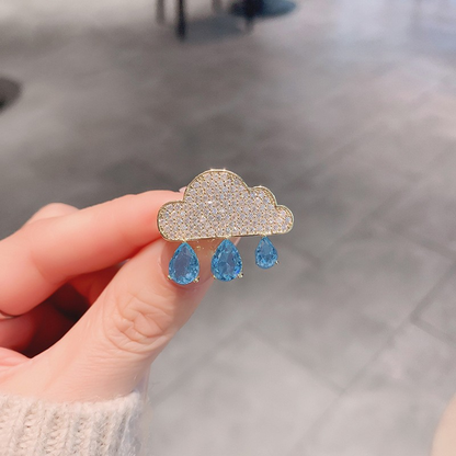 Free gifts – cloud drops brooch for owner and sparkly leash charm for dog