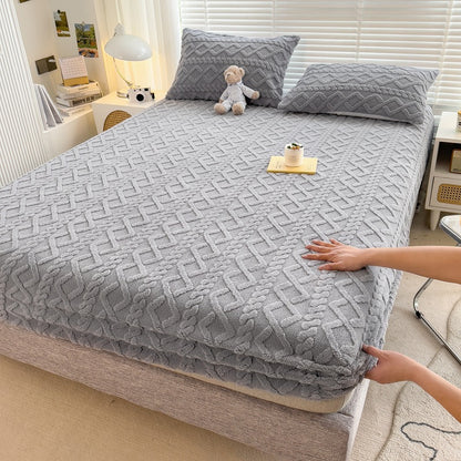 Fleece Fitted Sheet + Free 2 Pillowcases