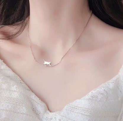 Cat arc necklace – elegant cat lover jewelry for everyday wear