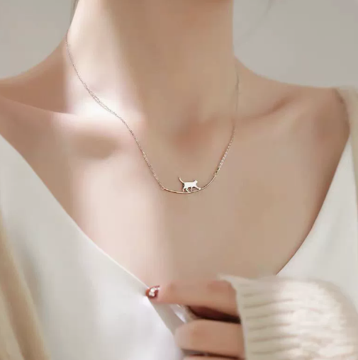 Cat arc necklace – elegant cat lover jewelry for everyday wear