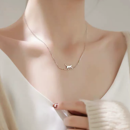 Cat arc necklace – elegant cat lover jewelry for everyday wear