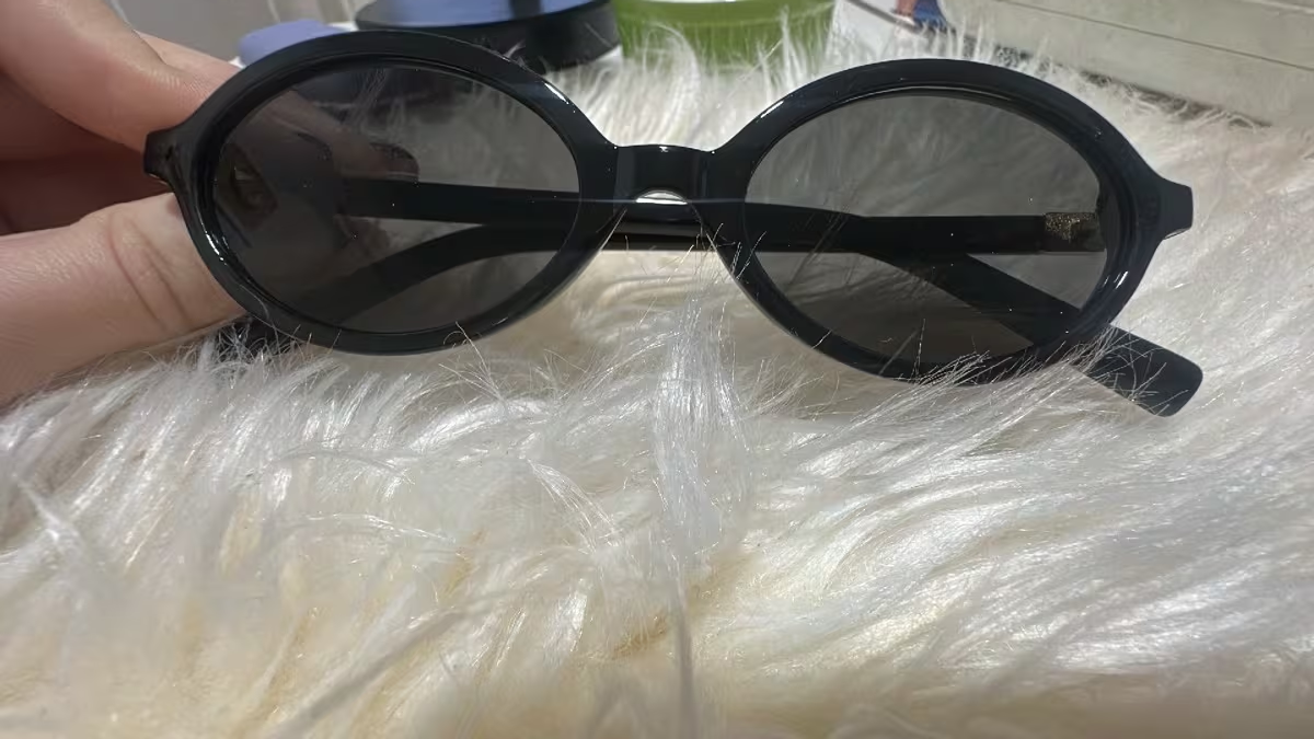 Retro oval sunglasses with UV400 protection – vintage 90s and Y2K style