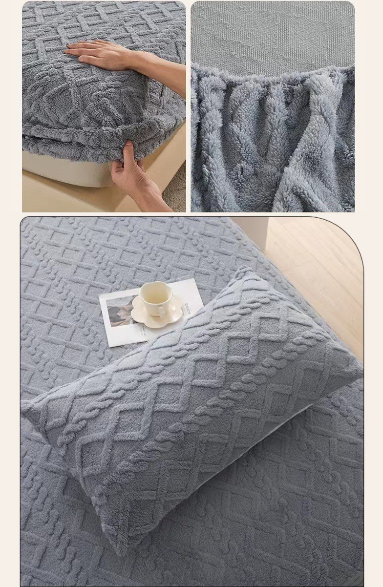 Fleece Fitted Sheet + Free 2 Pillowcases