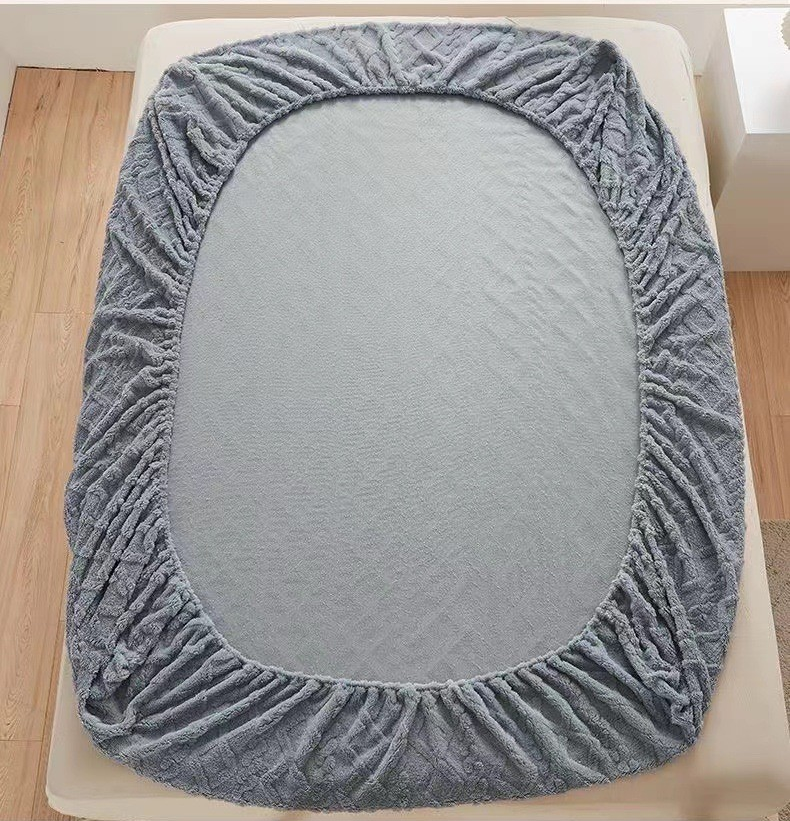 Fleece Fitted Sheet + Free 2 Pillowcases